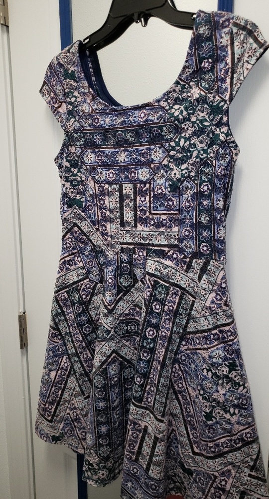 Multicolored day dress sz M by Xhilaration